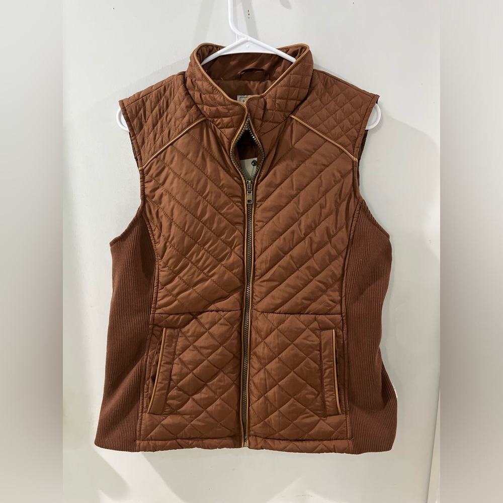 Bass Quilted Brown Women's Vest with Knit Side Panels, size Large, new!